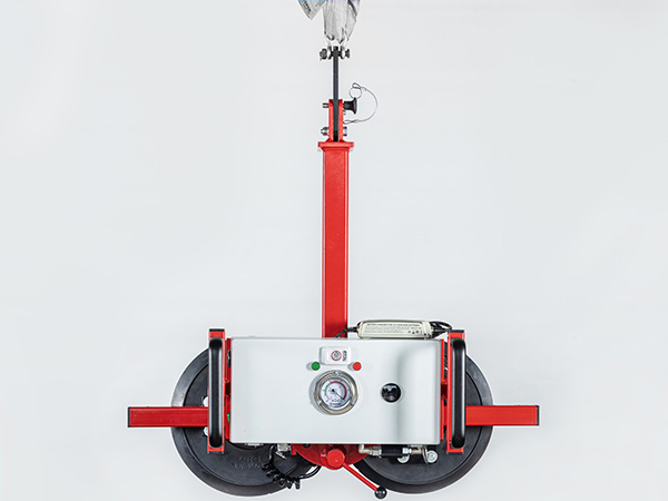 Vacuum lifter with manual rotation function